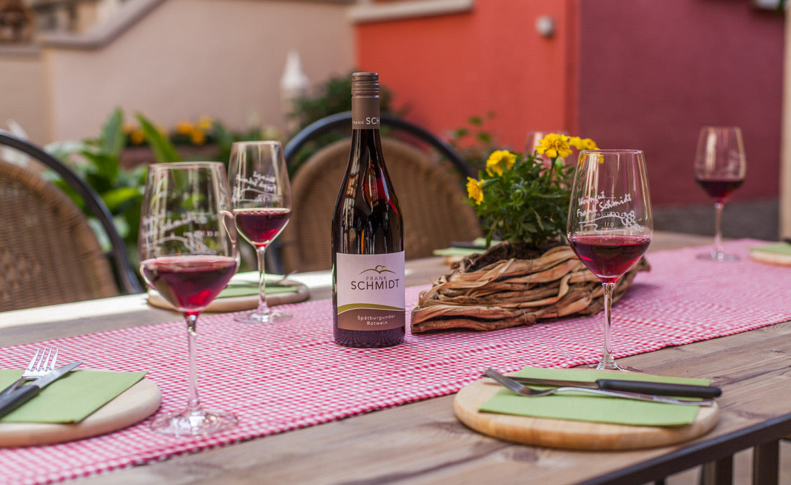 Weingut Frank Schmidt am Kaiserstuhl, buche unsere Ferienwohnung. Die Terrasse